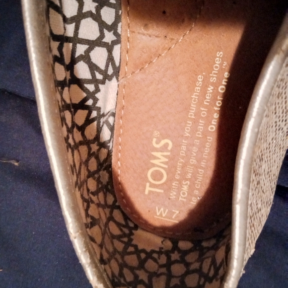 Toms silver sparkle women's size W 7 slip in flats - Picture 3 of 7